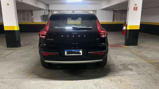 VOLVO-XC40-2020
