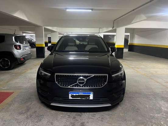 VOLVO-XC40-2020