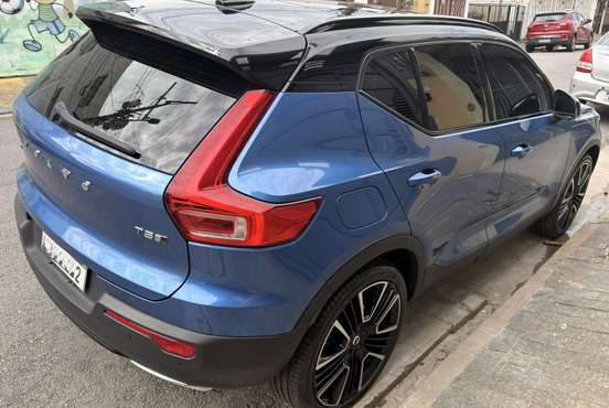 VOLVO-XC40-2019