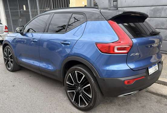 VOLVO-XC40-2019