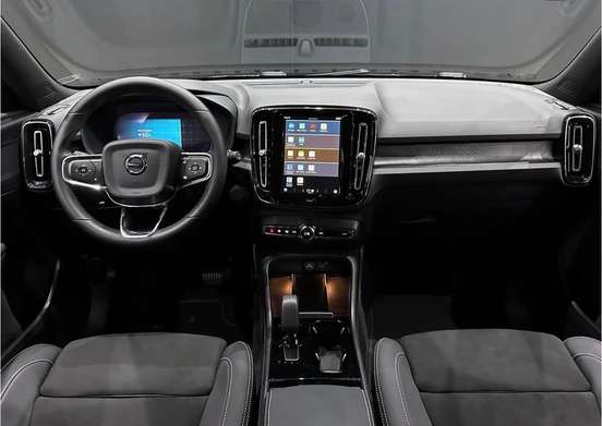 VOLVO-XC40-2022