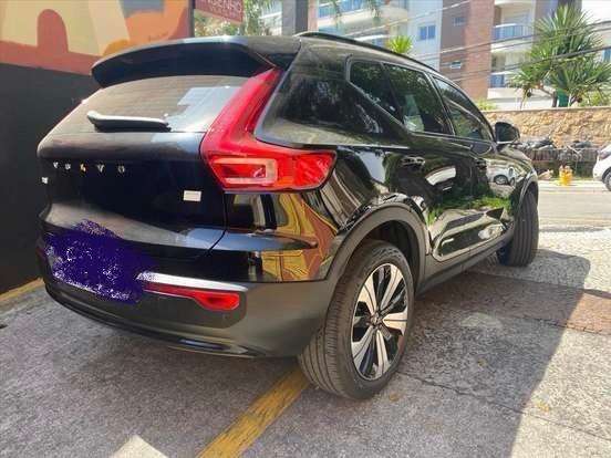 VOLVO-XC40-2022