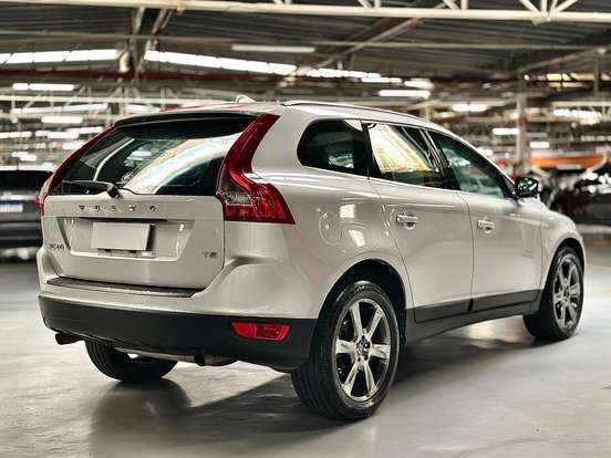 VOLVO-XC60-2013