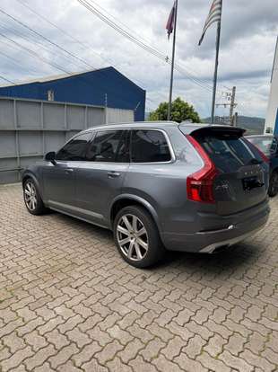 VOLVO-XC90-2017