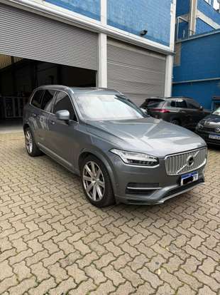 VOLVO-XC90-2017