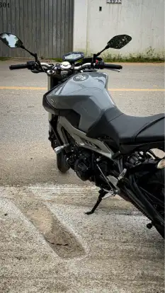 YAMAHA-MT-09-2015