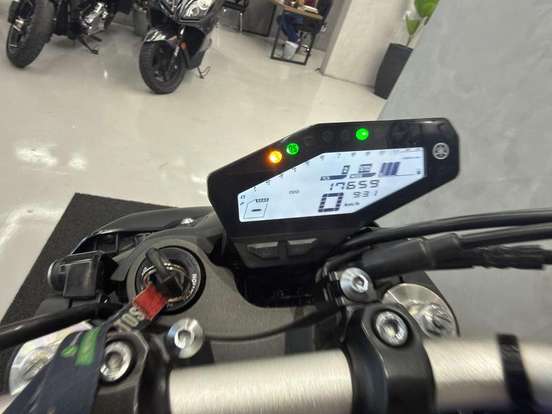 YAMAHA-MT-09-2024