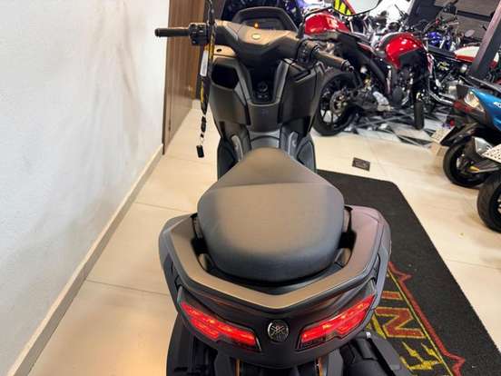 YAMAHA-NMAX CONNECTED 160 ABS-2025