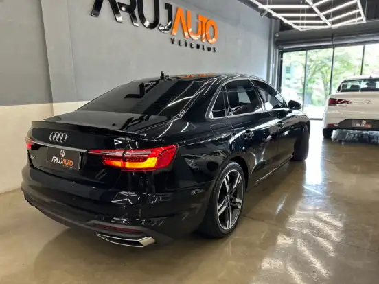 AUDI-A4-2022