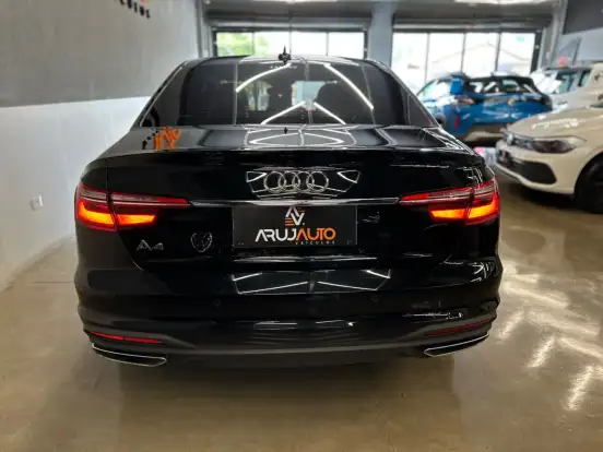 AUDI-A4-2022