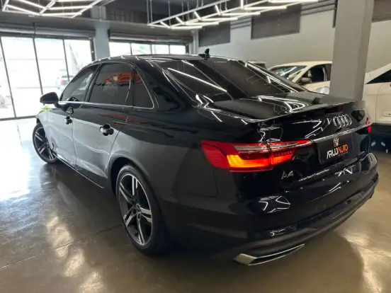 AUDI-A4-2022