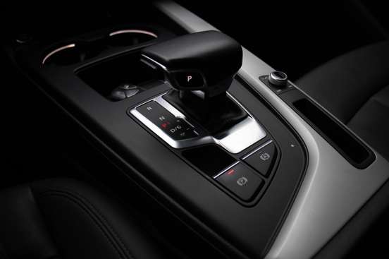 AUDI-A4-2022
