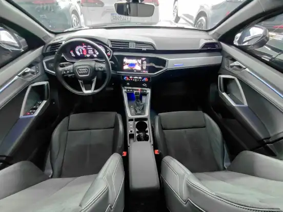 AUDI-Q3-2021