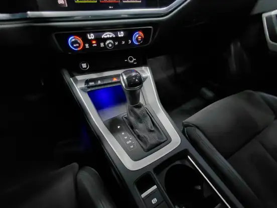 AUDI-Q3-2021