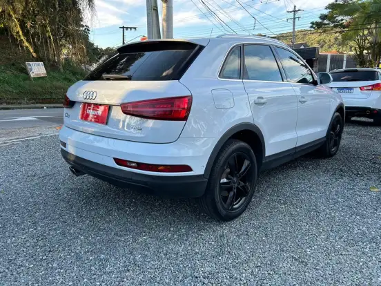 AUDI-Q3-2017