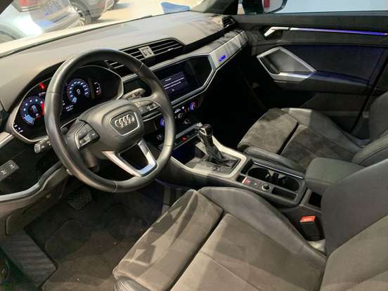 AUDI-Q3-2021