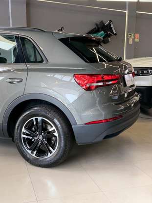AUDI-Q3-2021