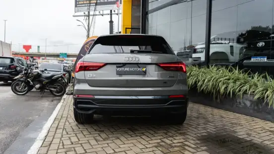 AUDI-Q3-2023