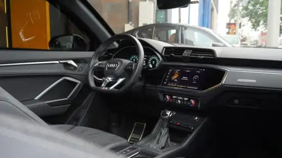 AUDI-Q3-2023