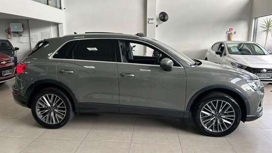 AUDI-Q3-2024