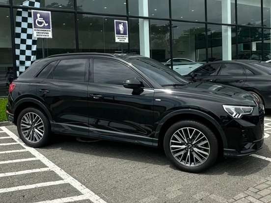 AUDI-Q3-2022