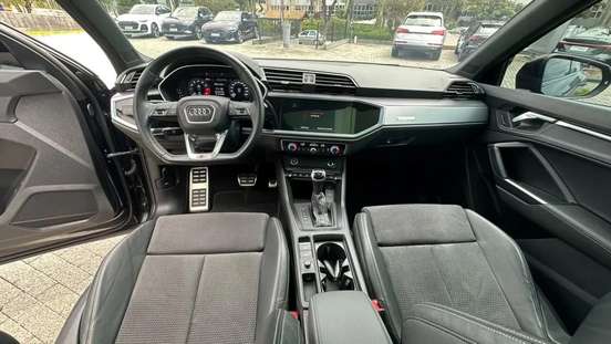 AUDI-Q3-2022