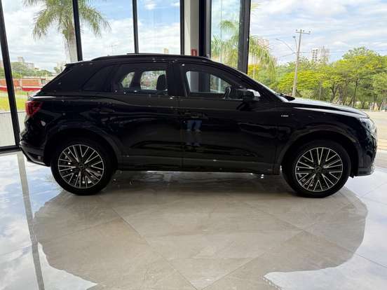 AUDI-Q3-2023