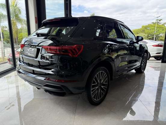 AUDI-Q3-2023