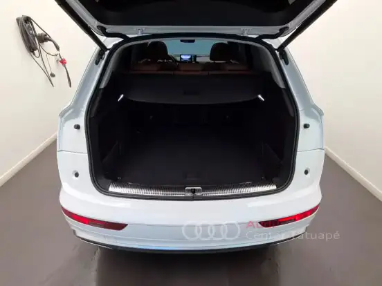 AUDI-Q5-2021
