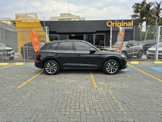 AUDI-Q5-2024