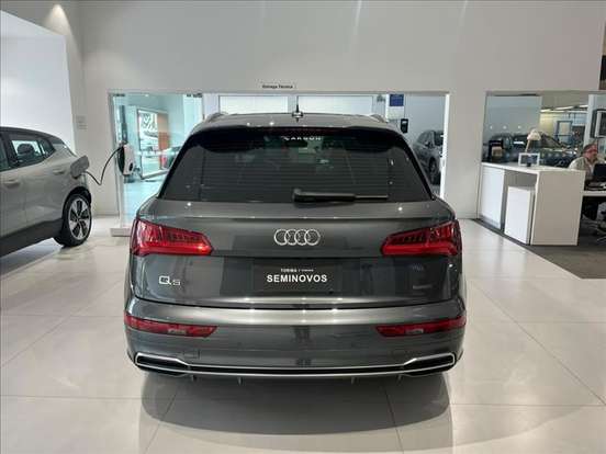 AUDI-Q5-2020