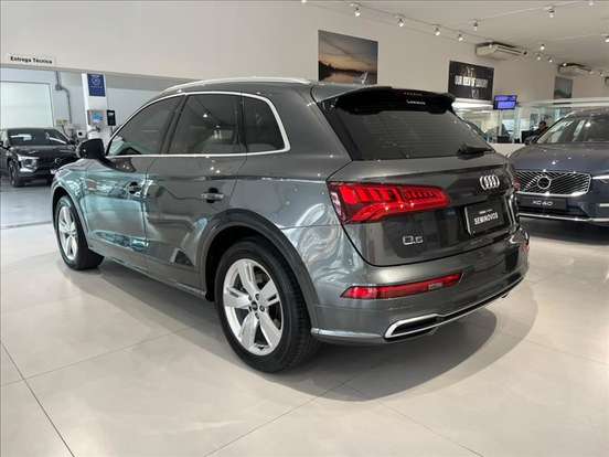 AUDI-Q5-2020
