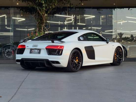 AUDI-R8-2017