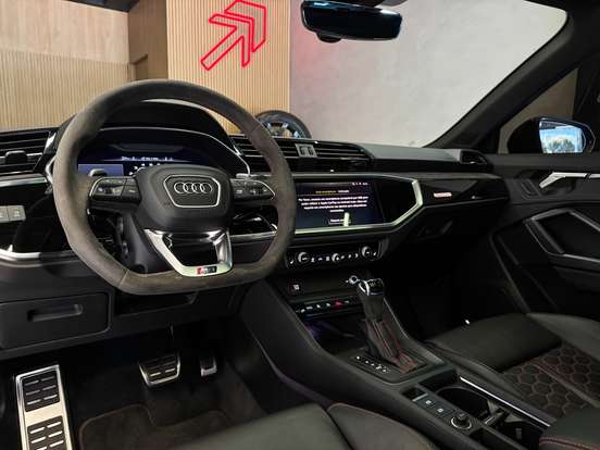 AUDI-RS Q3-2021