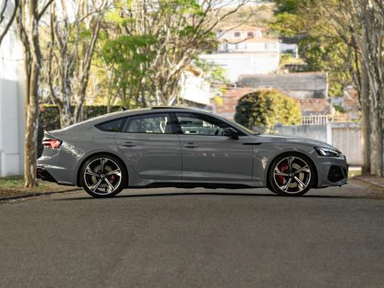 AUDI-RS5-2022