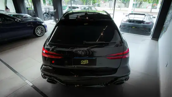 AUDI-RS6-2023
