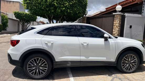 AUDI-Q3-2023