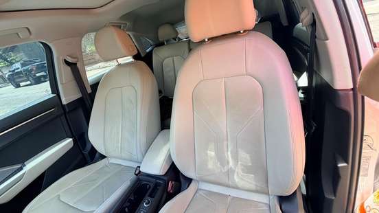 AUDI-Q3-2023