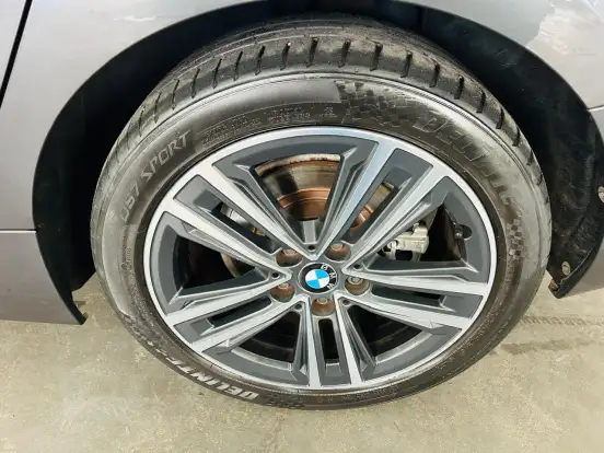 BMW-218i-2021