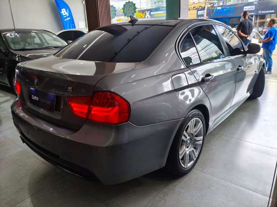 BMW-318i-2.0 SEDAN 16V GASOLINA 4P AUTOMÁTICO BMW-318i-2011