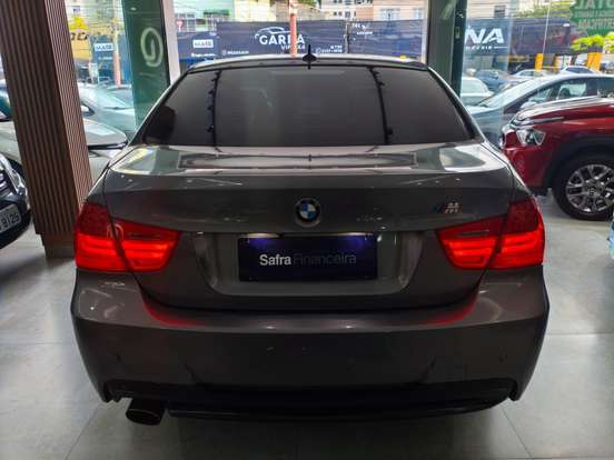 BMW-318i-2011