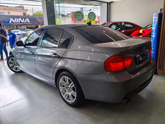 BMW-318i-2.0 SEDAN 16V GASOLINA 4P AUTOMÁTICO BMW-318i-2011