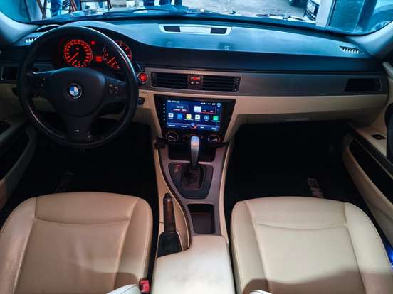 BMW-318i-2011