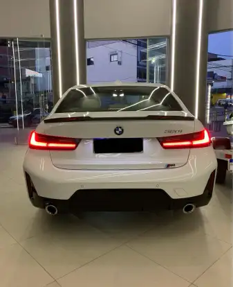 BMW-320i-2024