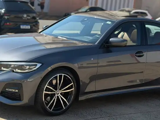 BMW-320i-2.0 16V TURBO GASOLINA M SPORT AUTOMÁTICO BMW-320i-2020