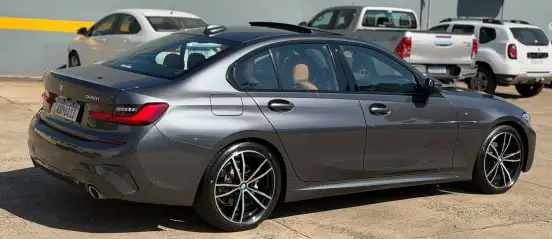 BMW-320i-2020