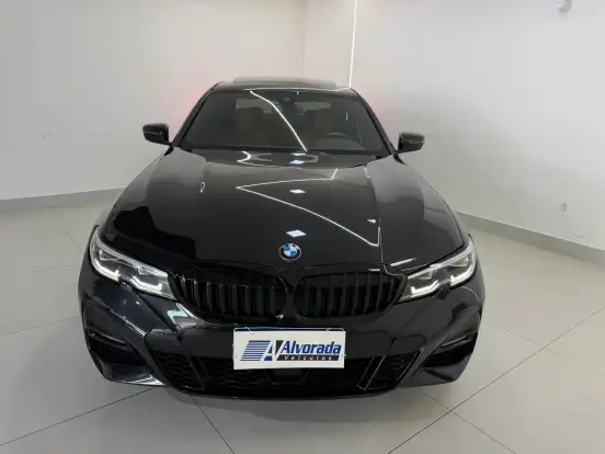 BMW-320i-2019