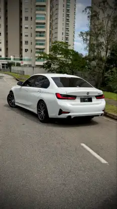BMW-320i-2019