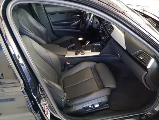 BMW-320i-2017
