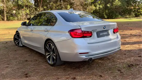 BMW-320i-2018